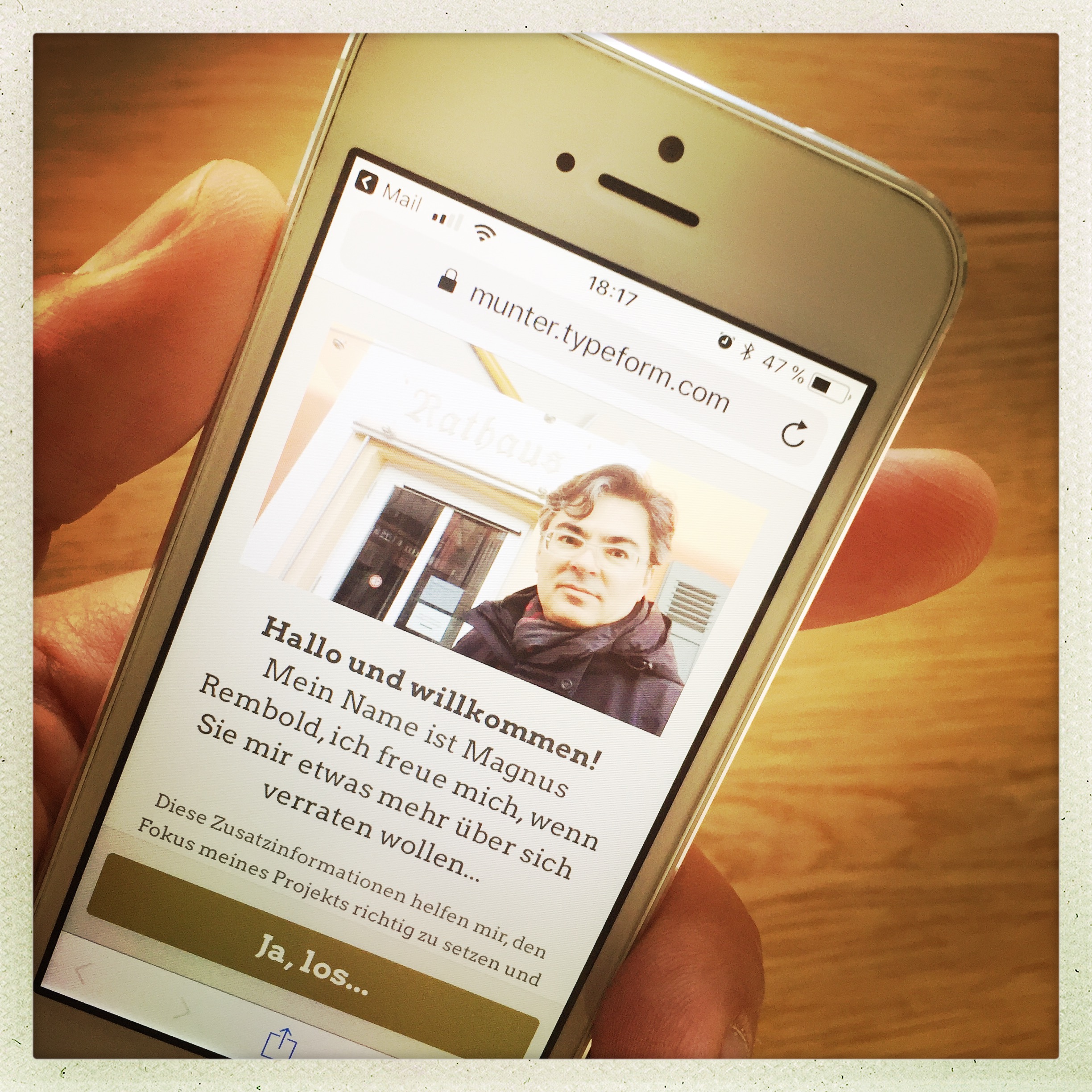 Die Umfrage auf einem Smartphone